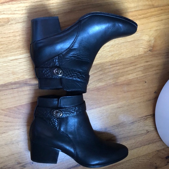 Coach Black Patricia Womens Leather Almond Toe Ankle Fashion Boots/Booties - Picture 3 of 5